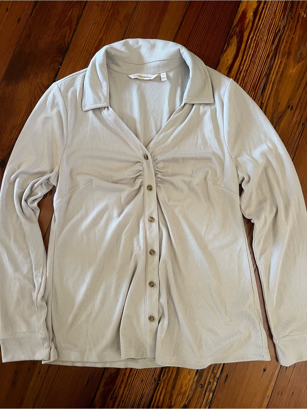 Women’s Soft Surroundings beige ribbed button-up top with ruched detailing.Small